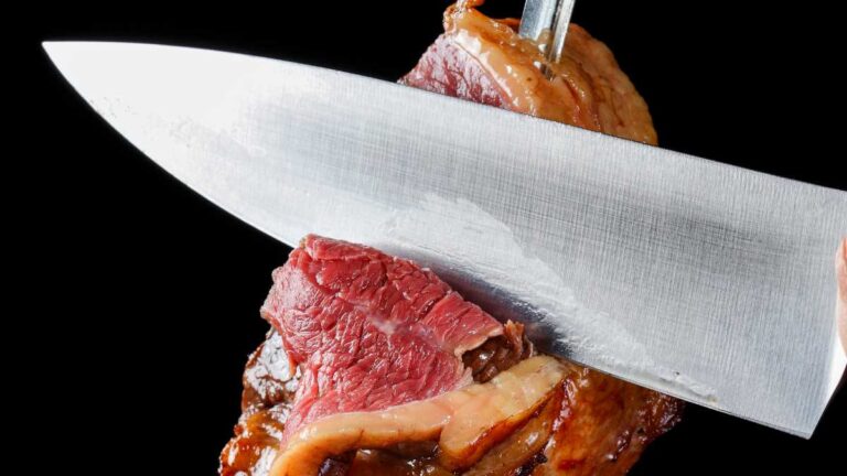 Faca Personalizada Churrasco: Como Escolher a Melhor para Seu Kit BBQ