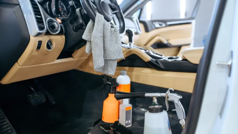 Como limpar o carro por dentro