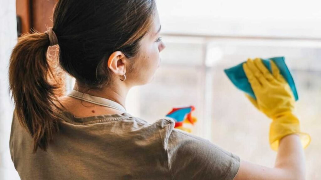 Dicas práticas para facilitar a limpeza da casa com uma rotina acelerada Dicas práticas para facilitar a limpeza da casa com uma rotina acelerada