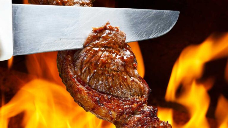 Churrasco completo: descubra os acompanhamentos que realçam o sabor da carne