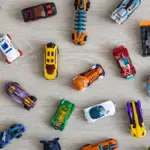 Carrinhos de brinquedo: como montar pistas em pouco espaço